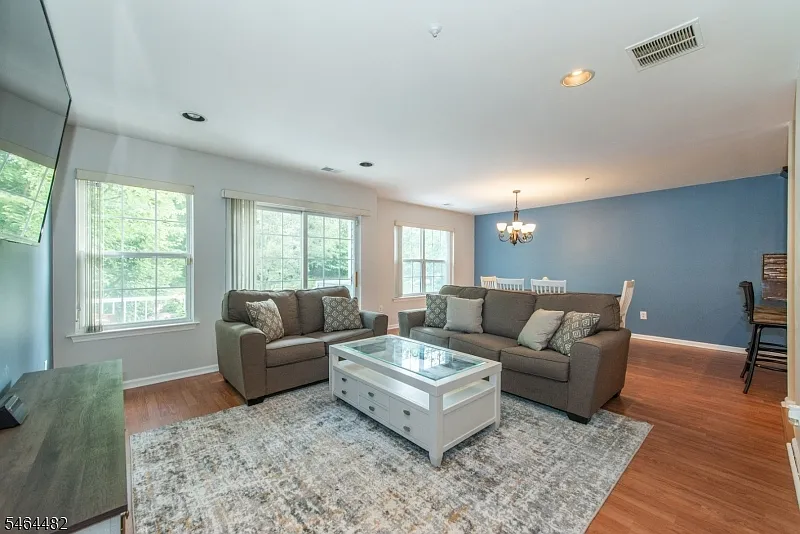 2 bed, 1.5 bath, $3,150 — Photo 4