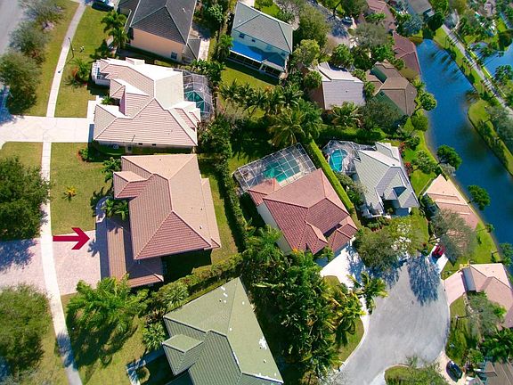 4th image of 1037 Egret Cir N