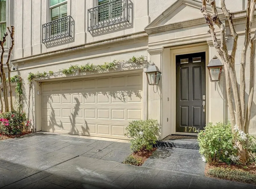 3 bed, 3.5 bath, 2337 sqft, $3,499 — Photo 1