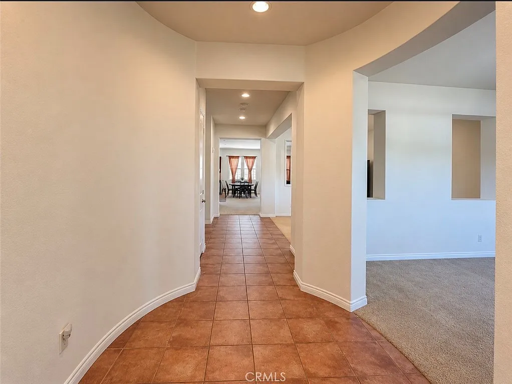 4 bed, 3.5 bath, 3229 sqft, $4,900 — Photo 2