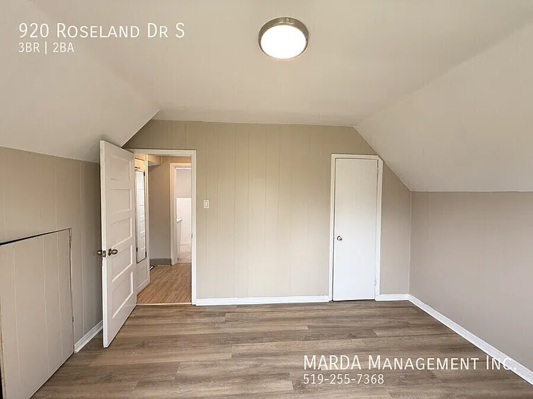 920 Roseland Dr S — Photo 33