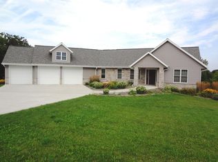 7696 Eagle View Dr, Allenton, WI 53002
