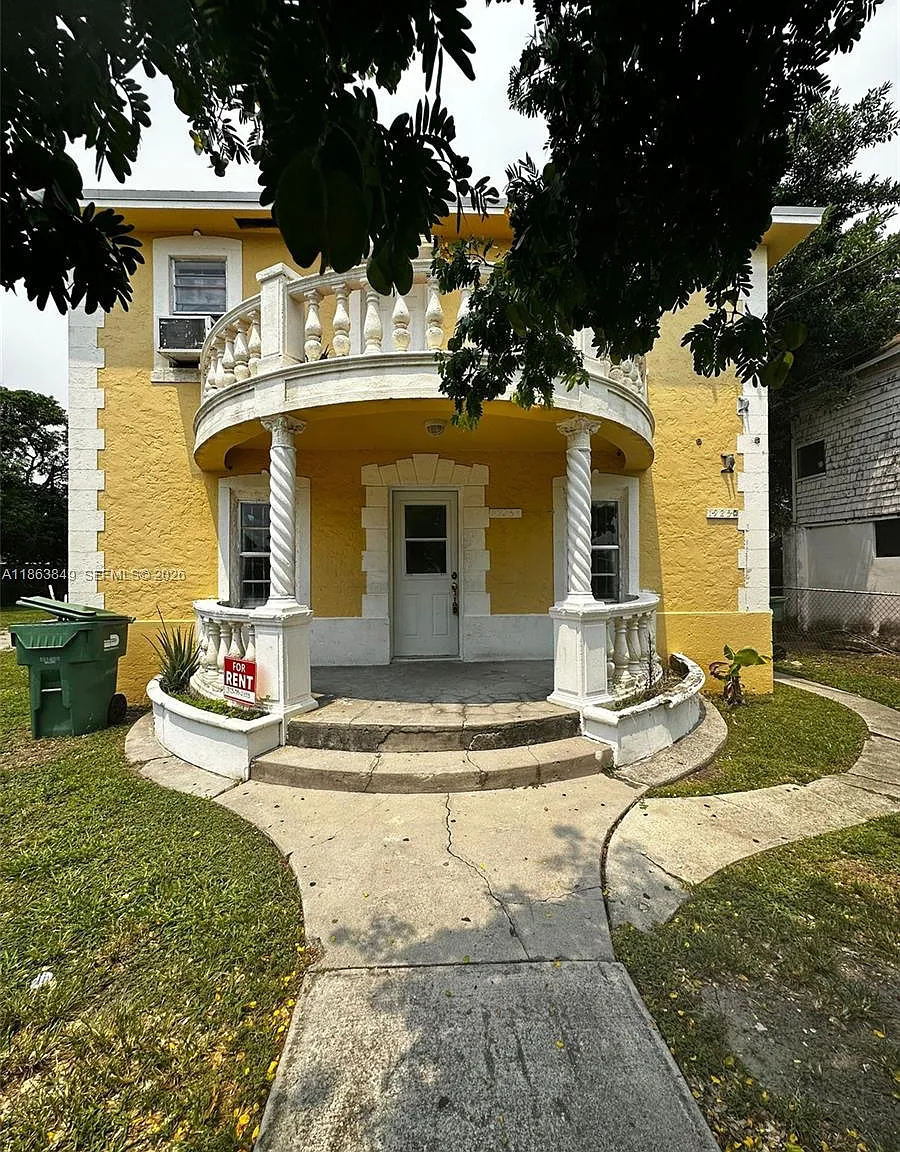 Belvedere — Photo 1