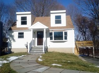 6 Lakeview Dr, Norwalk, CT 06850