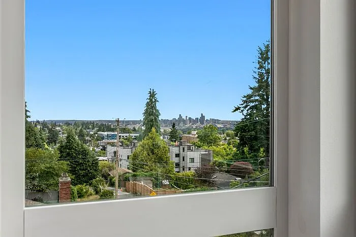 6710 36th Ave SW #B — Photo 32