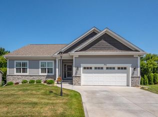 792 Willow Bend Dr, Waterford, WI 53185