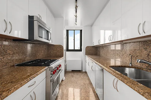 Rented by Douglas Elliman | media 14