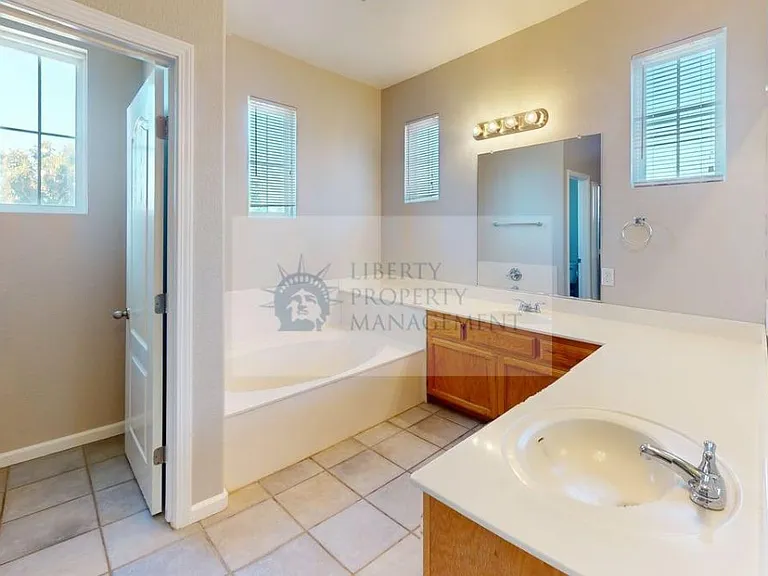5249 Stonehart Ln — Photo 17