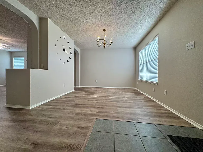 1202 Meadowgate Dr — Photo 10