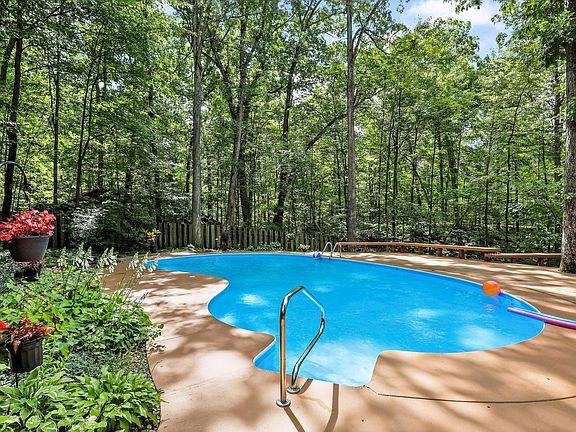 4th image of 9070 Hawthorn Point