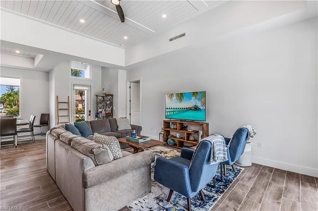 3 bed, 3.0 bath, 1848 sqft, $13,000 — Photo 3