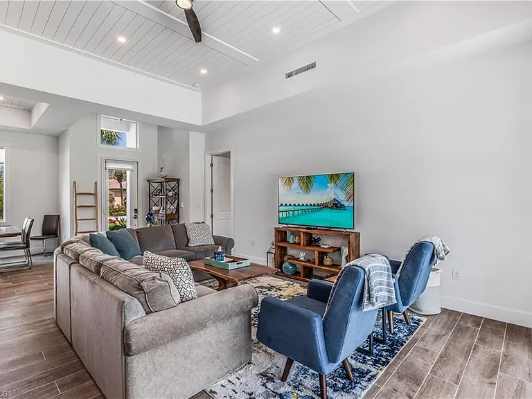 1245 Imperial Dr — Photo 3
