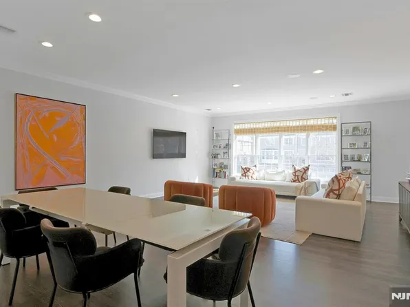 51 Lexington Ct #51, Englewood, NJ 07631