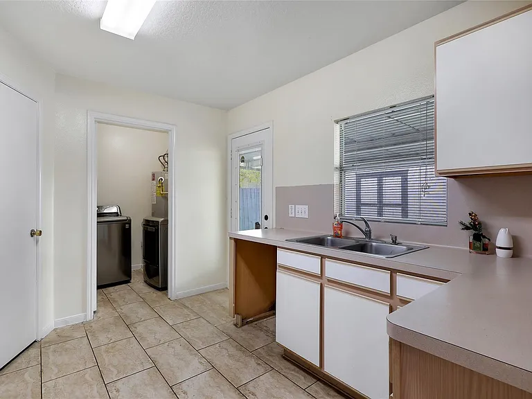 1117 Willersley Ln — Photo 18