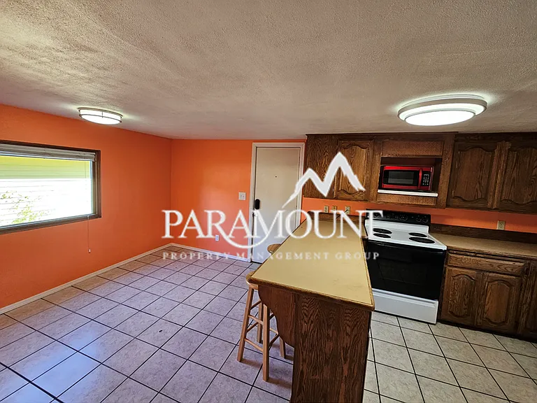 2533 Strassburg St NE — Photo 10