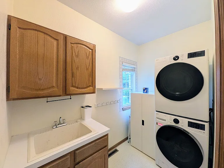 7467 Exeter Pl — Photo 23