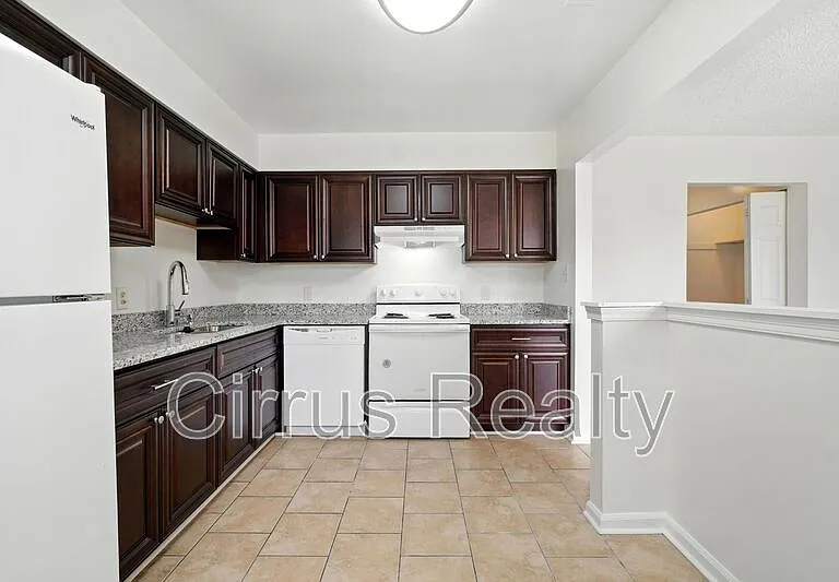 525 Columbia St — Photo 12