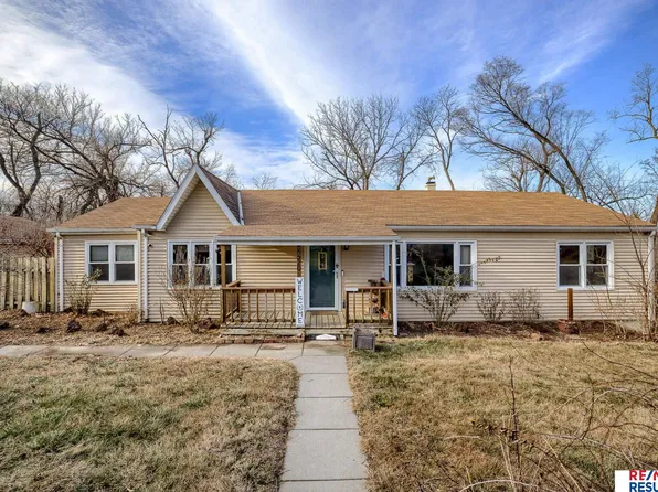 8520 Northridge Dr, Omaha, NE 68112