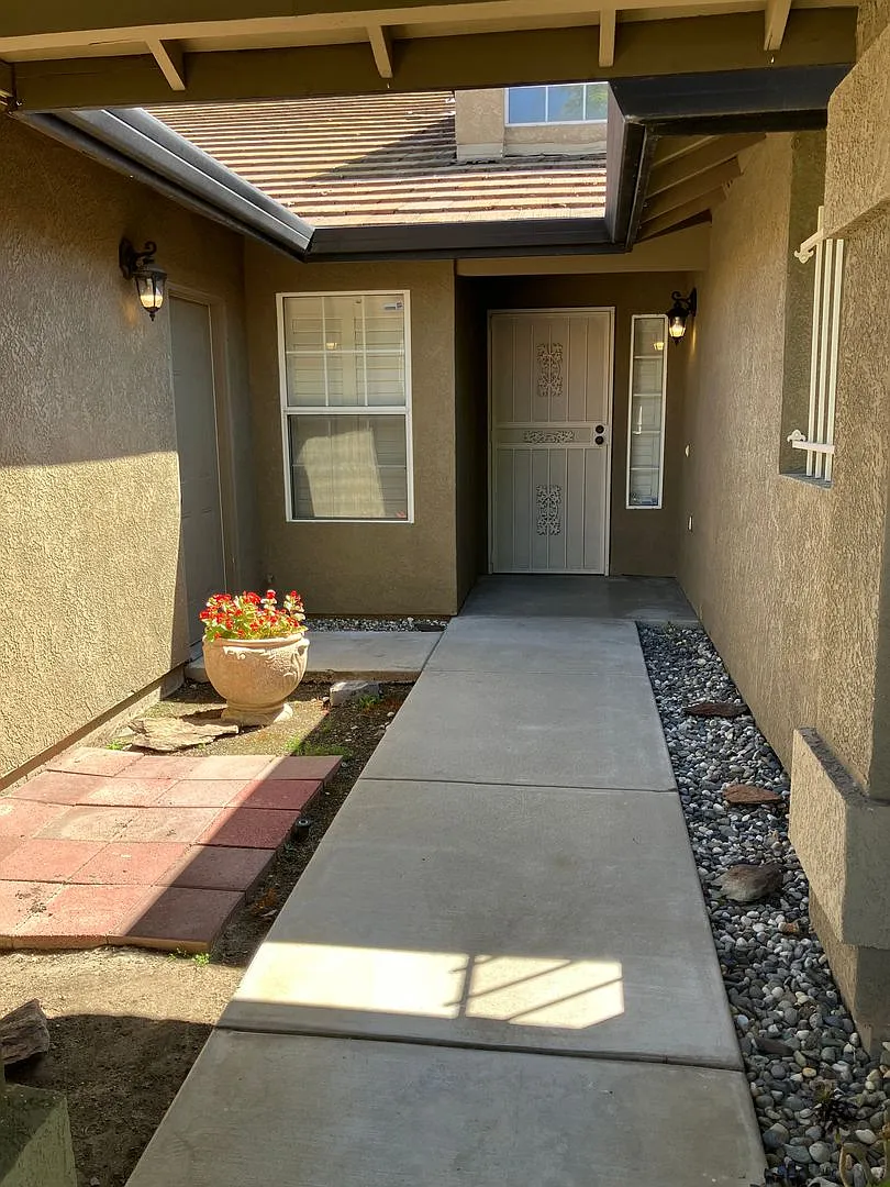 Building Photo - 2412 Alexia Way