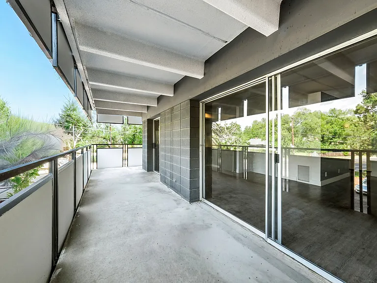 Luxe Tower apartments — Photo 10
