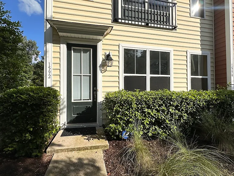 1592 Bluewater Way — Photo 2