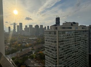 30 Elm Dr W #2001, Mississauga, ON L5B 0N6