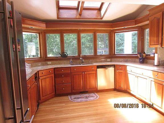 4th image of 7 Crest Dr #7