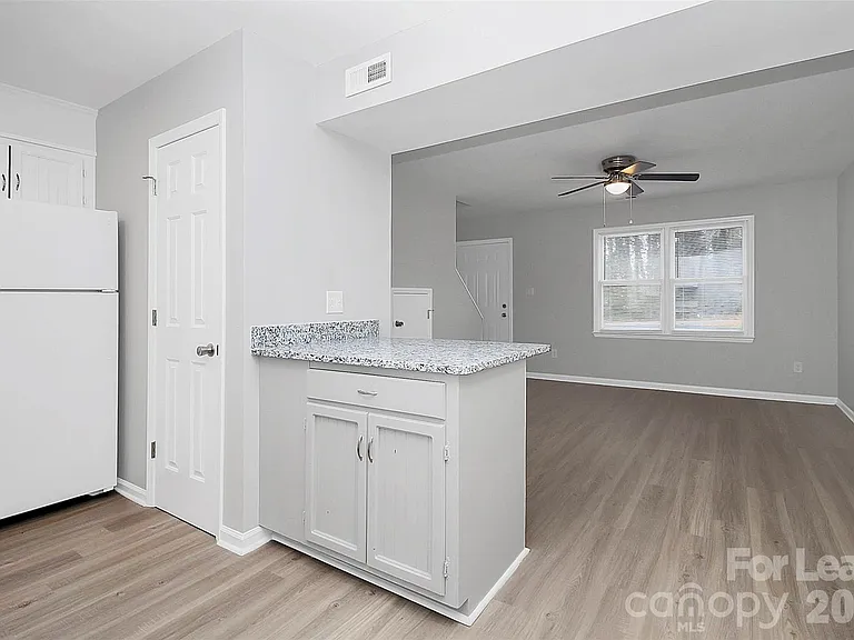 1219 Anderson St — Photo 11