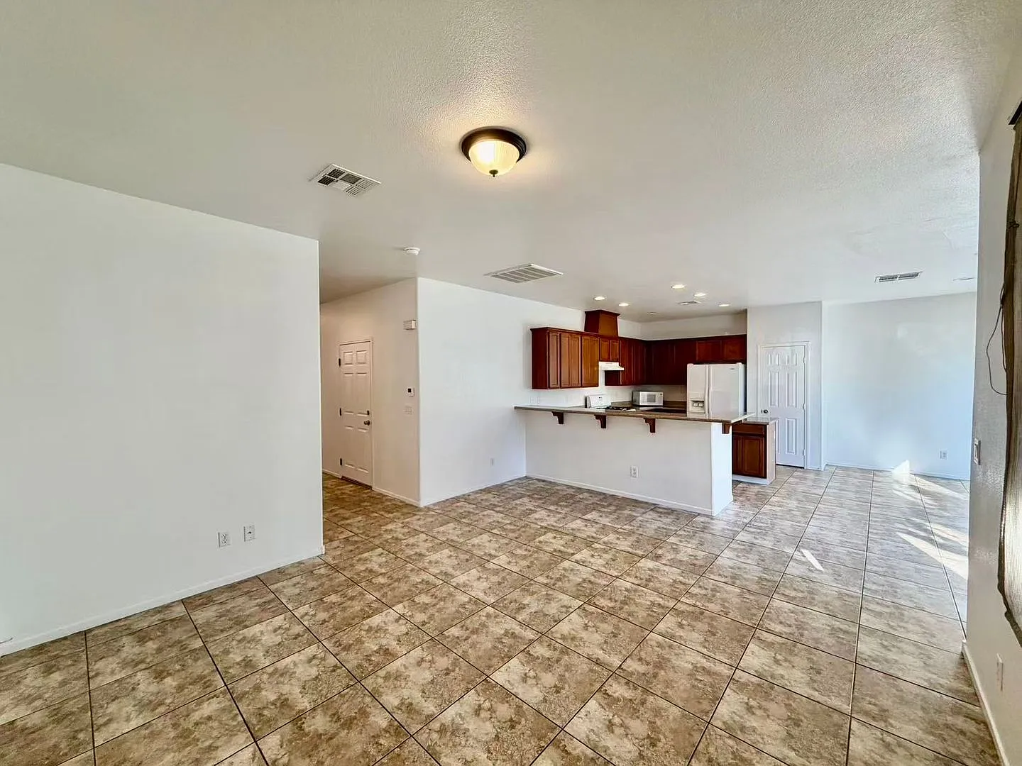 Wonderful house with 4 beds 2.5 baths — Photo 3