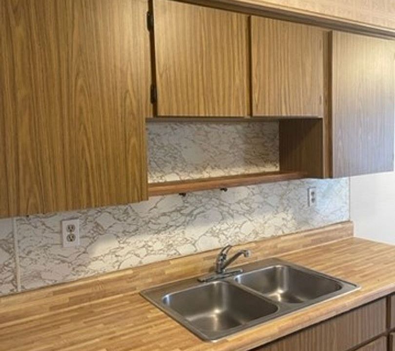 1st image of 1215 SE 46th Ln APT E