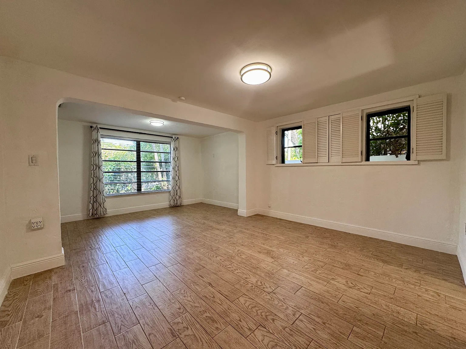 2 bed, 1.0 bath, 1056 sqft, $4,400 — Photo 4