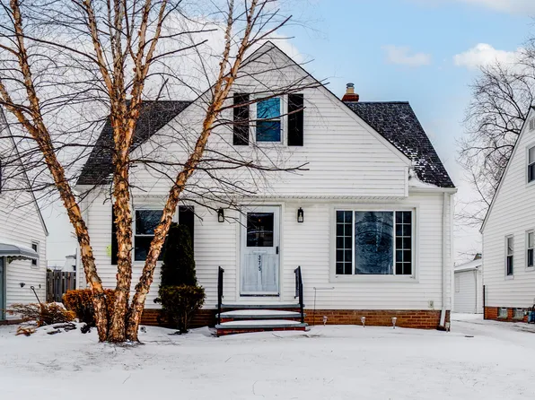 375 E 324th St, Willowick, OH 44095