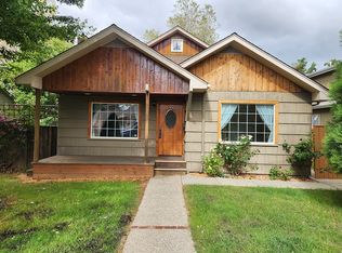 418 NE 11th St, Grants Pass, OR 97526