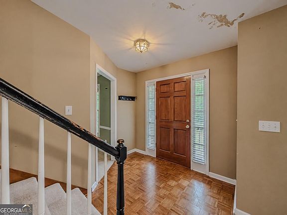 5th image of 220 Timber Laurel Ln