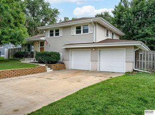 10613 Hilltop Rd, Omaha, NE 68134