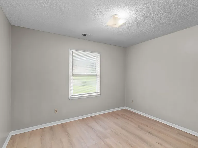 126 Windsor Ct — Photo 22