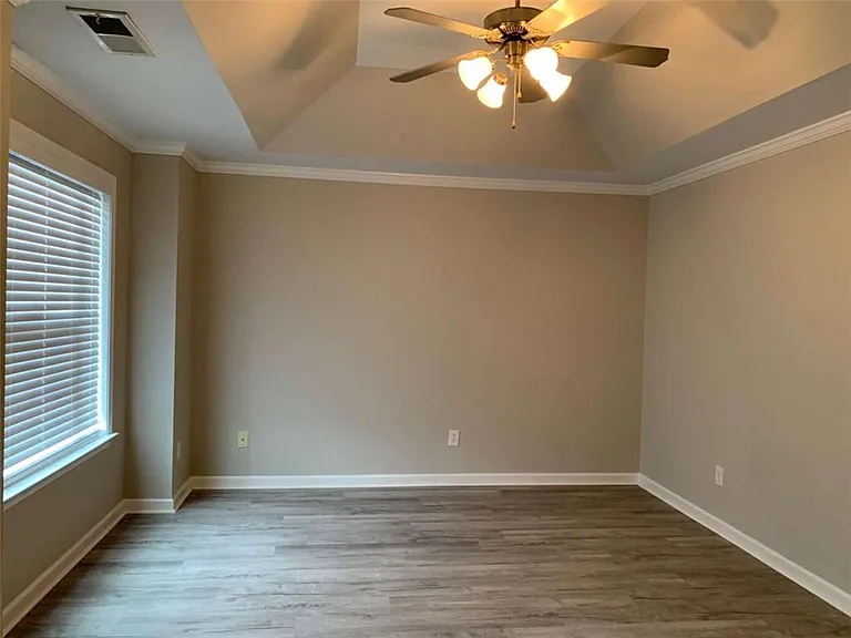 1743 Heights Cir — Photo 16