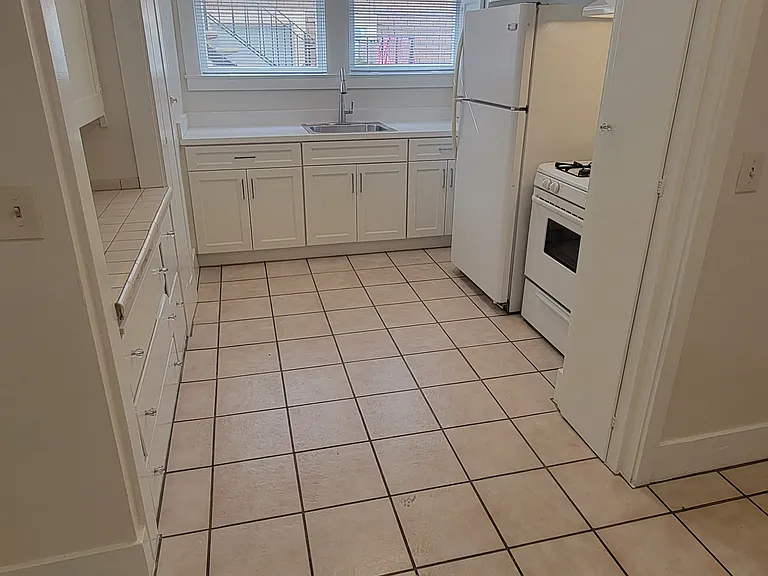 428 E 15th St — Photo 11