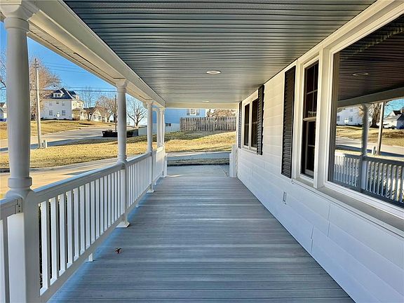 4th image of 320 W Torrance St