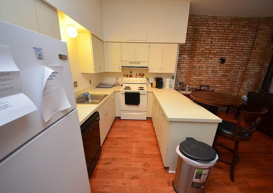 2nd image of 1016 Russell Blvd