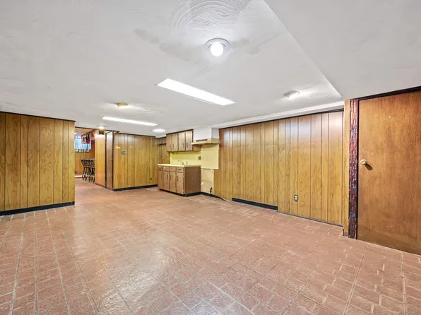 155 Bay 44th Street image 18 of 20