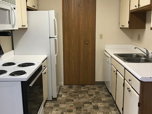 3rd image of 1115 Michigan Ave E APT 9