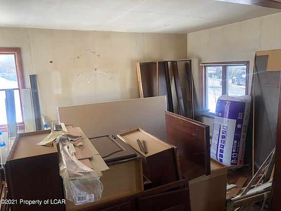 5th image of 123 S Walnut St
