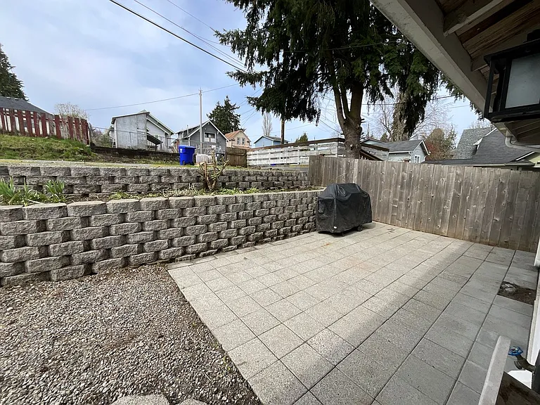 2120 E Grand Ave — Photo 19