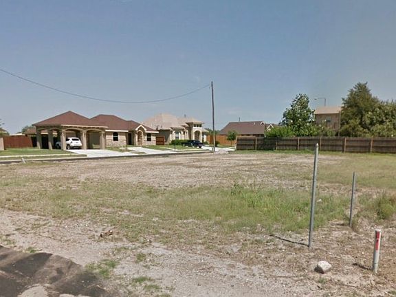 2nd image of 469 Avenida Linares