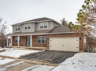 669 N Bridgeport Ter, Lindenhurst, IL 60046