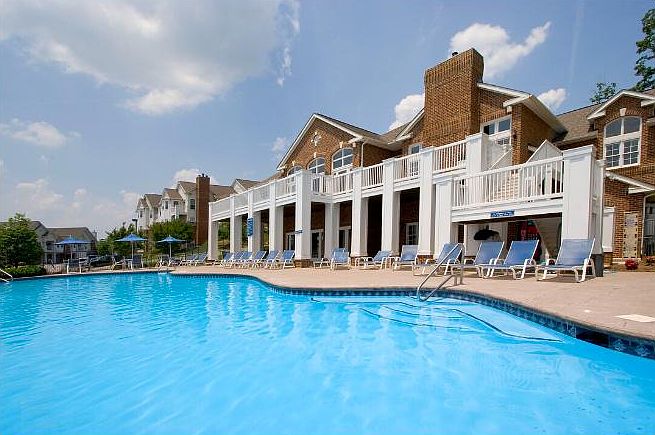 Pool / Clubhouse