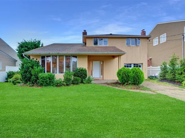 2133 Oliver Way, Merrick, NY 11566