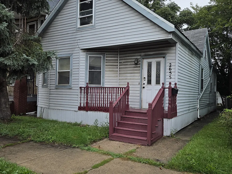 2655 Whalen St