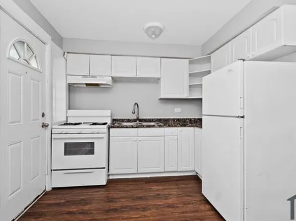 102 Memorial Dr, Calumet City, IL